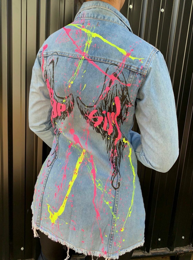 JAQUETA JEANS COMPRIDA FEM. ESTAMPA NEON
