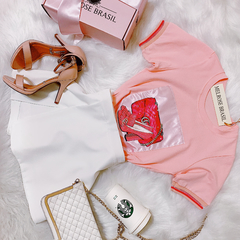 T-shirt FASHION COM STRASS /DETALHE NO PUNHO DA MANGUINHA( COR ROSA CLARO)