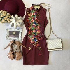 VESTIDO MIDI CAVADO LUANA NO NEOPRENE (FUNDO MARSALA)