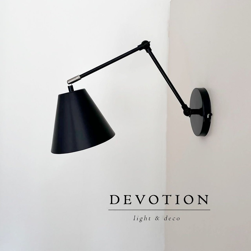 Velador de pared negro con interruptor, movimientos horizontales y verticales en la pantalla.