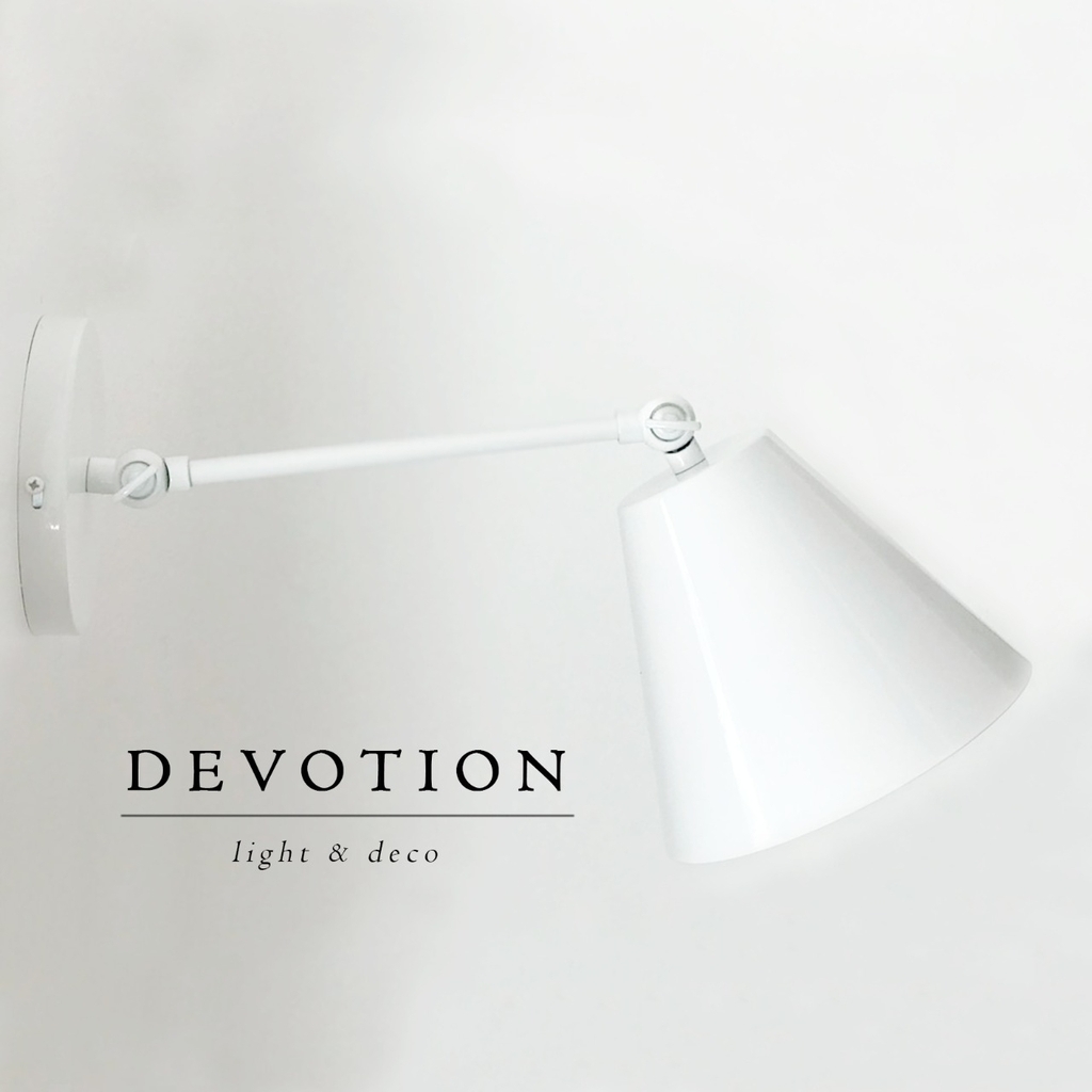 Aplique de pared blanco con múltiples movimientos verticales en 2 sectores