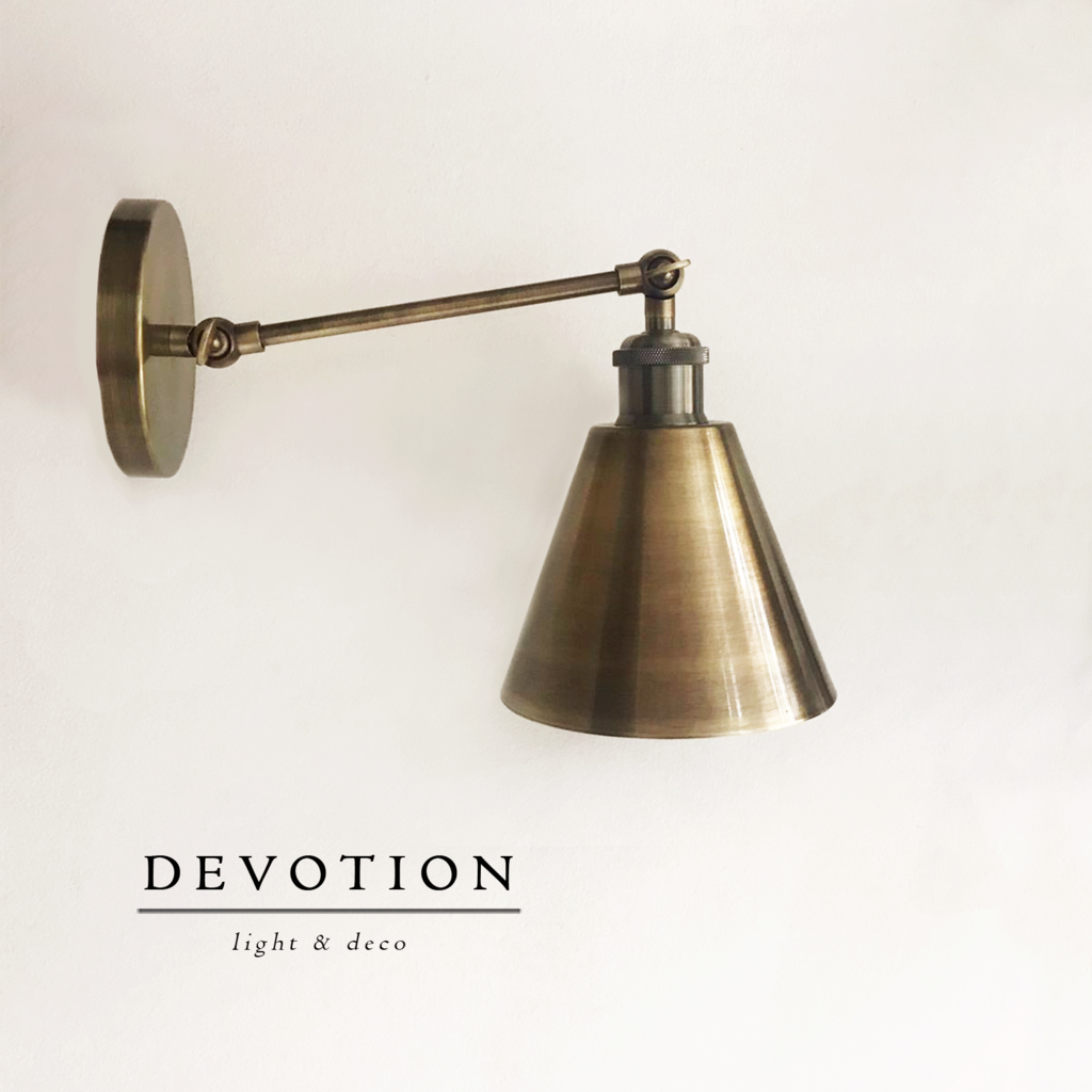 Aplique de pared dorado viejo con múltiples movimientos verticales en 2 sectores