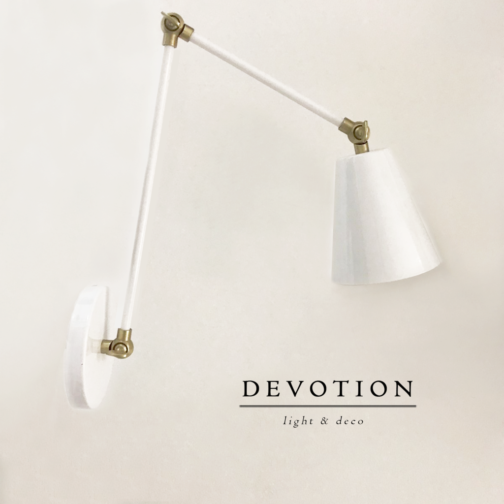 Aplique de pared "PETIT" color blanco con movimientos dorados Modelo Large