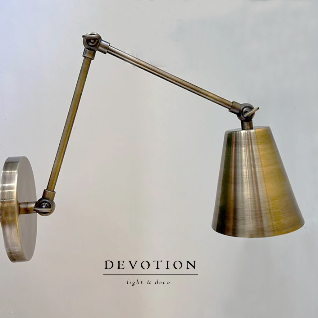 Aplique de pared en dorado viejo con movimientos verticales modelo Petit