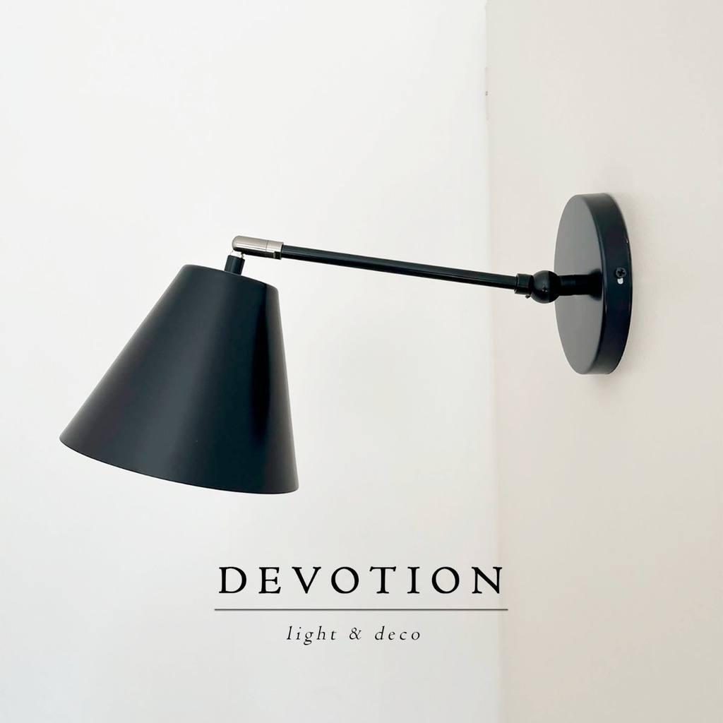 Velador de pared negro con interruptor, movimientos horizontales y verticales en la pantalla.