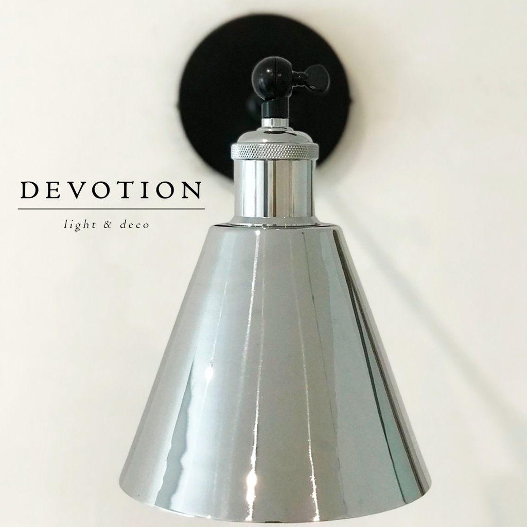 Aplique de pared cromado con negro y múltiples movimientos verticales en 2 sectores