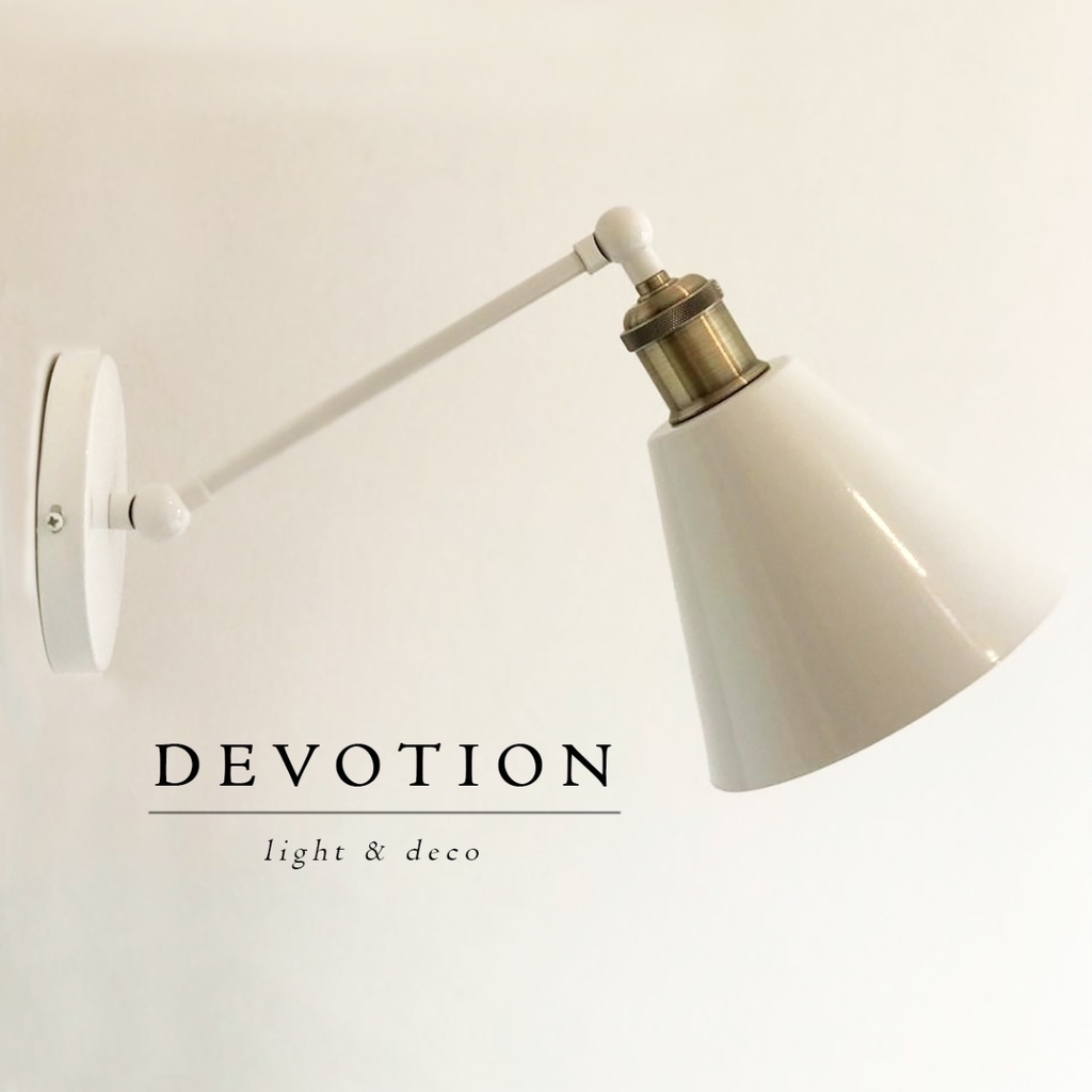 Velador de pared blanco detalles dorado mate con interruptor y múltiples movimientos verticales en 2 sectores