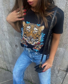 Tee Plus Authentic Tiger Flower na internet