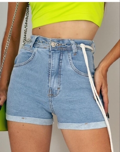 Shorts Jeans Mom Claro Liara na internet