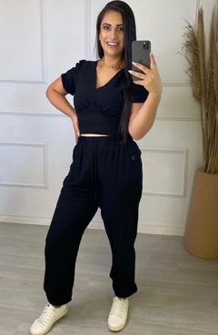 Conjunto Cropped+ Calça Jogger Preto na internet