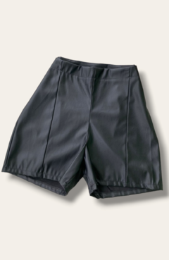 Shorts Courino Brisa Preto na internet