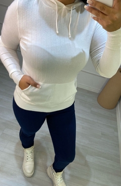 Blusa Modal Com Touca Off White na internet