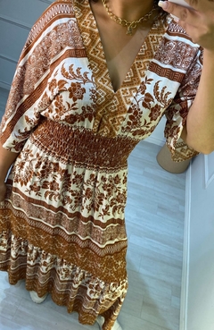 Vestido Midi Maya Caramelo na internet