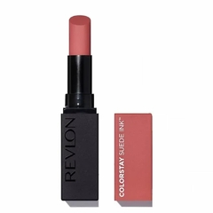 Labial Revlon Colorstay Suede Ink. Tono Hot Girl 005