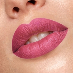 Labial Vogue Resist tono Encantadora como queda