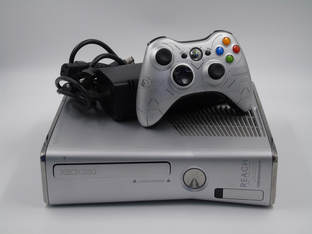 XBOX 360 DESBLOQUEADO + KINECT GRATIS por R$799,00