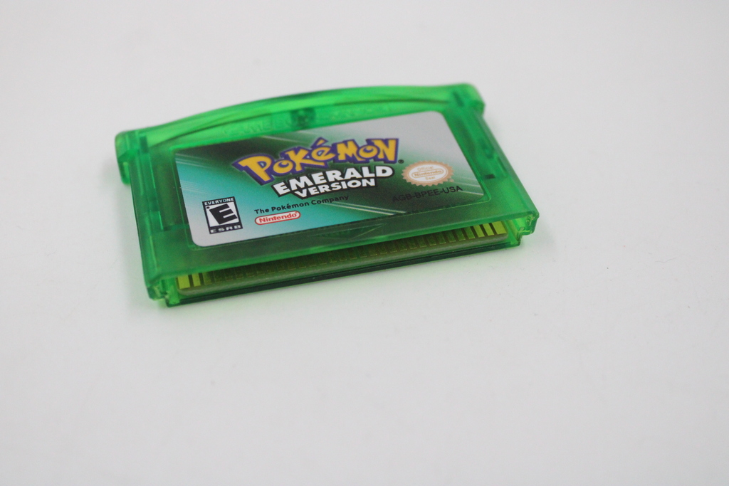 Jogue Pokémon Emerald GBA gratuitamente sem downloads