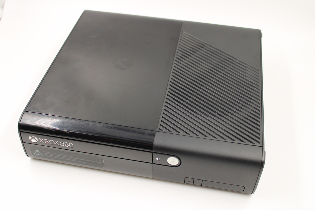 Xbox 360 // Bloqueado e Novo c/ 6 jogos e controle - Videogames