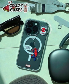 Spiderman colgando Magsafe ip 13 pro