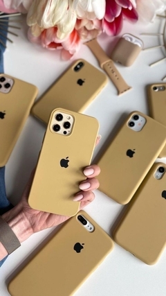 Apple Golden iphone 16 pro