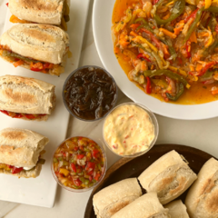 SANDWICHES + EMPANADAS + PICADAS CON BEBIDA (VEGGIE 10) - comprar online