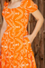 Vestido em Crepinho Estampado Laranja - 845 Valentina Sirrah - Via Karol I Moda Evangélica I Frete Grátis Estado de SP I Parcele até 10x