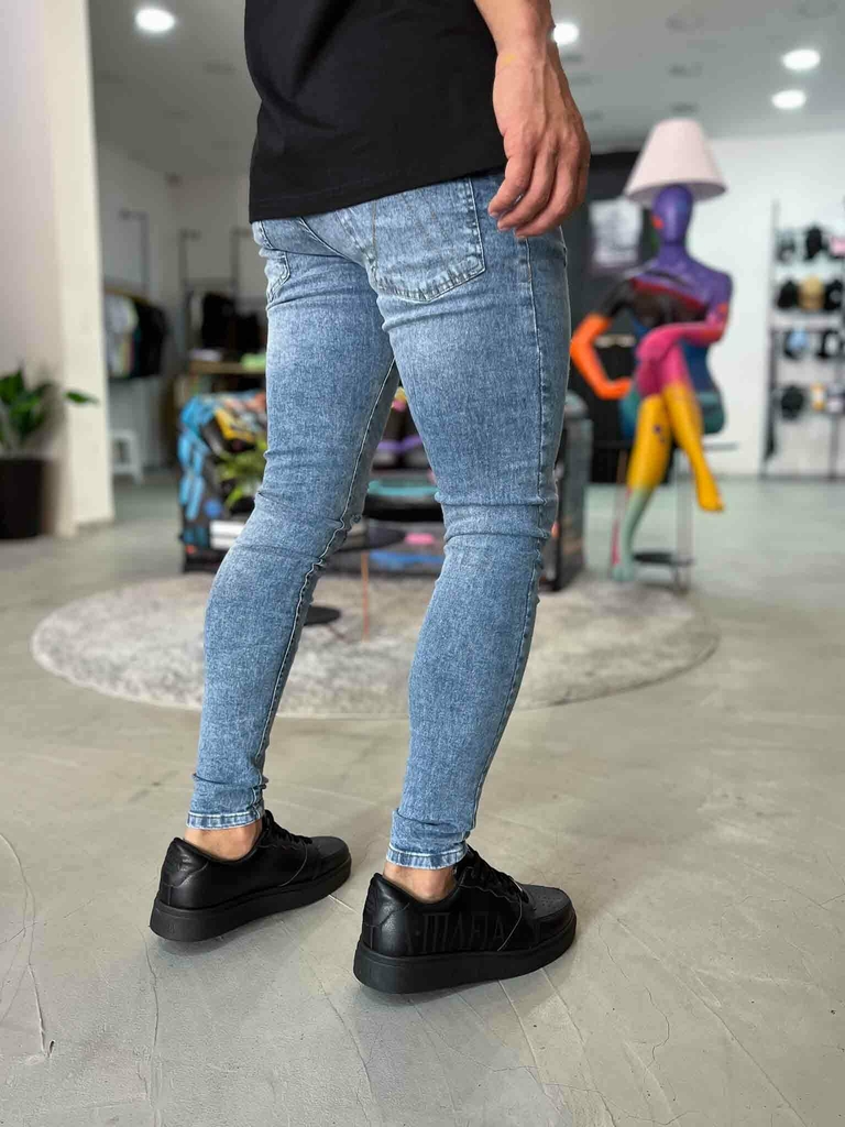 Calça masculina com best sale rasgos