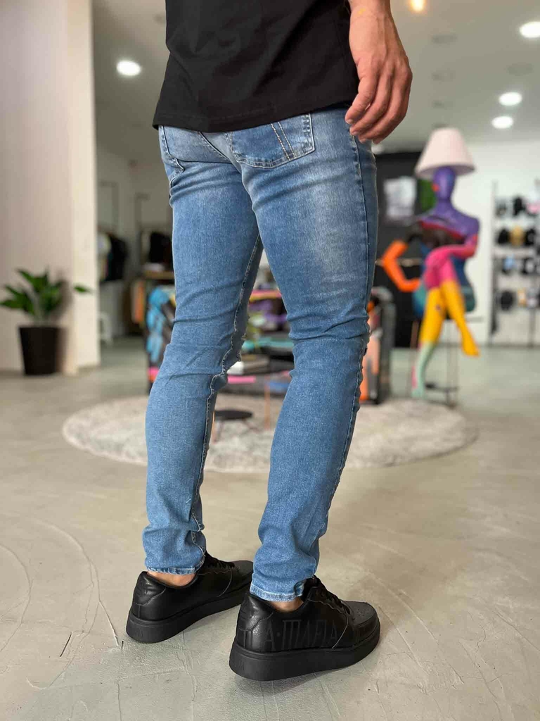 Calça rasgada na barra sales