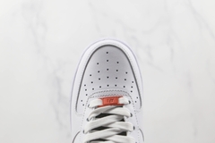 NIKE AIR FORCE 1 '07 CARABINER WHITE na internet