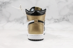 Air Jordan 1 High Gold Toe na internet