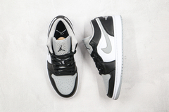 Air Jordan 1 Low Black Medium Grey na internet