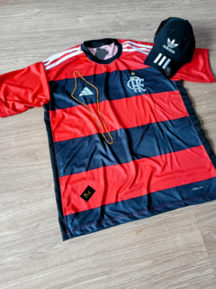 KIT- Camisa Flamengo Nova 23+ Boné Adidas Preto - comprar online