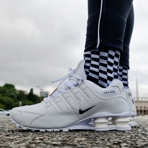 Nike shox nz deals branco e cinza