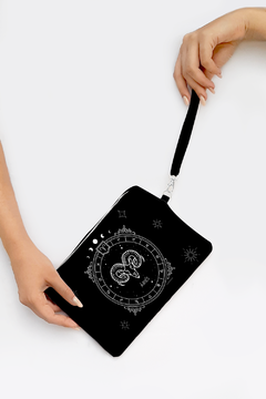 NECESSAIRE FEMININA CLUTCH COM ALÇA DE MÃO ESTAMPA SIGNOS - comprar online