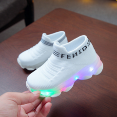 Sapatos De Esportes Infantil Com Luz Led Respirável Conforto total - comprar online