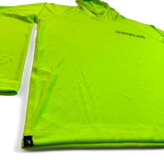 Remera técnica con capucha VERDE FLUOR - comprar online