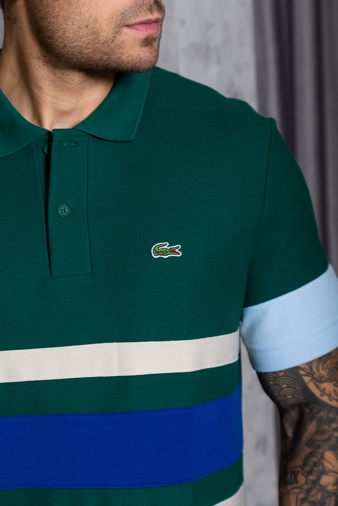 POLO LACOSTE SLIM FIT - LISTRADA VERDE - JP store