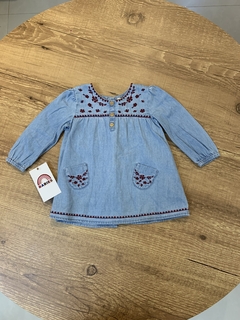 Vestido jeans com bordado bordô (Zara baby) na internet