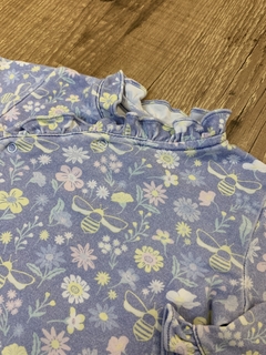 Macacão com pé kimono floral com abelhinha (Pima) na internet