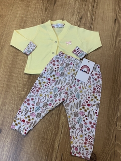 Conjunto casaquinho amarelo + calça floral (Piccolo Panno)