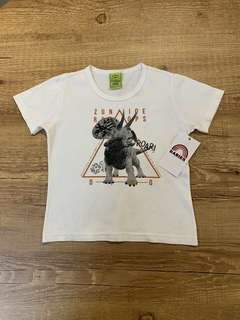 Camiseta branca com estampa de dino (Ultimato)