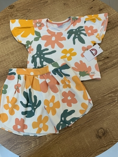 Conjunto estampado branco com flores coral amarelho e verde (Lilika Ripilica)