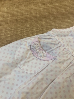 Vestido retrô rosa com poá branco (Da di da) na internet