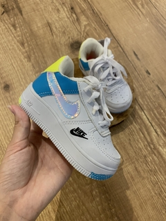 Tênis branco com detalhe azul e verde lima (Inspiração nike air) - comprar online