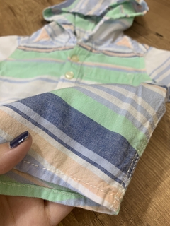 Camisa listrada azul e verde com capuz (Carter's) - loja online