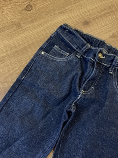 Calça jeans azul escuro basica (Carinhoso) na internet