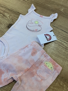 Conjunto body regata baleia + calça tie die com bolsinho bordado (Carter´s) - Babies Move Brecho