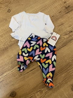 Conjunto body branco com babadinho + calça coração colorida (Green)