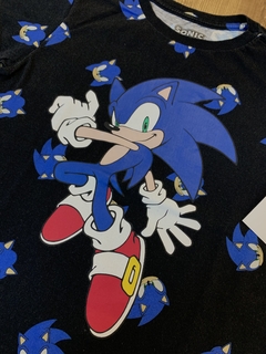 Camiseta preta sonic azul (Sonic) na internet