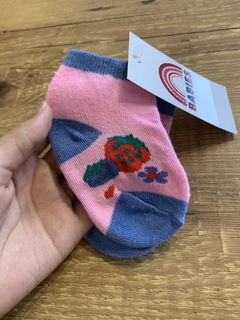 Meia rosa e azul - moranguinho (6 meses) - comprar online